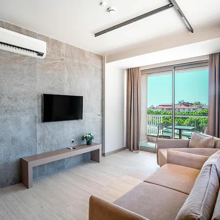 Prive & - Adults Only 16