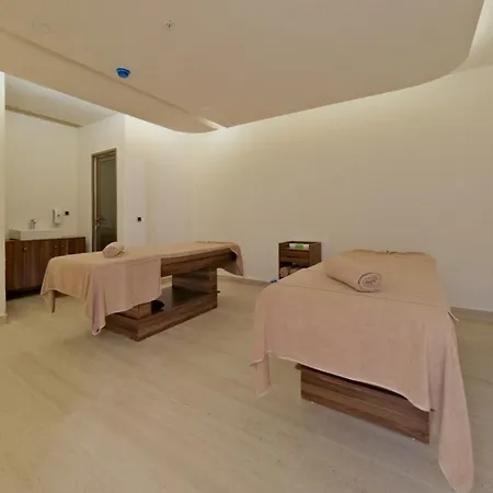 Prive & - Adults Only 16 Апарт-готель 4*
