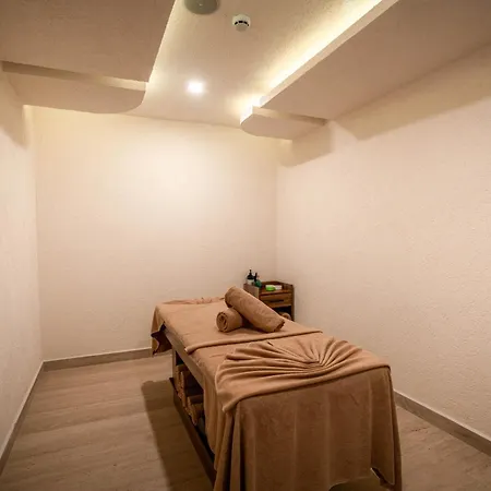 Prive & - Adults Only 16 4* シダ