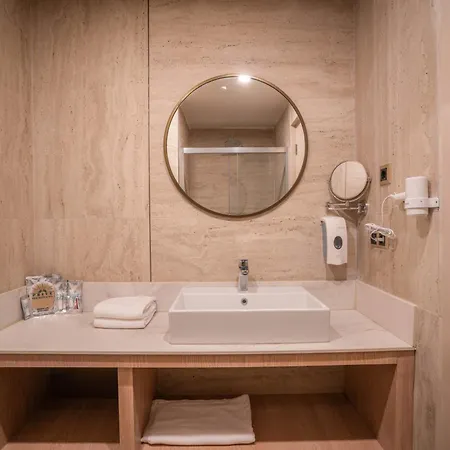 Prive & - Adults Only 16 シダ