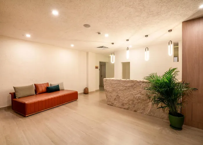 Prive & - Adults Only 16